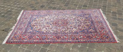 null Thin Isfahan wool carpet Kork - Iran, mid 20th century

Dimensions: 245 x 141...