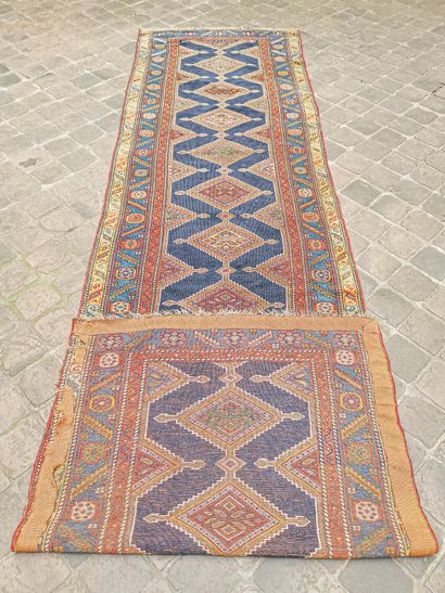 null Important carpet Galerie Melayer - Iran, circa 1920

Dimensions: 390 x 105 cm

Technical...