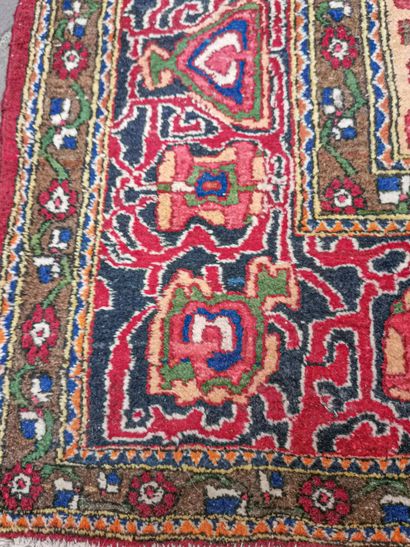 null Fine carpet Esfahan - Iran, first part of the 20th century

Dimensions: 215...