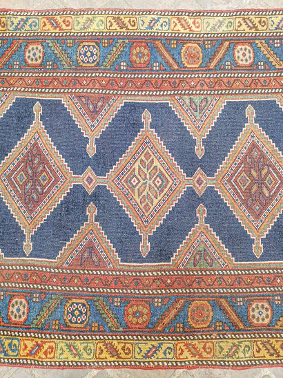 null Important tapis Galerie Melayer – Iran, vers 1920

Dimensions : 390 x 105 cm

Caractéristiques...