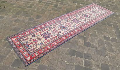 null Carpet gallery Kazak - South Caucasus, circa 1980

Dimensions: 310 x 83 cm

Technical...