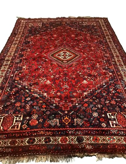 null Chiraz Mekka Carpet - Iran, circa 1970

Dimensions: 306 x 218 cm

Technical...