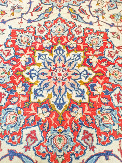 null Fin Tapis Nain Toudech – Iran, vers 1970

Dimensions : 162 x 108 cm

Caractéristiques...