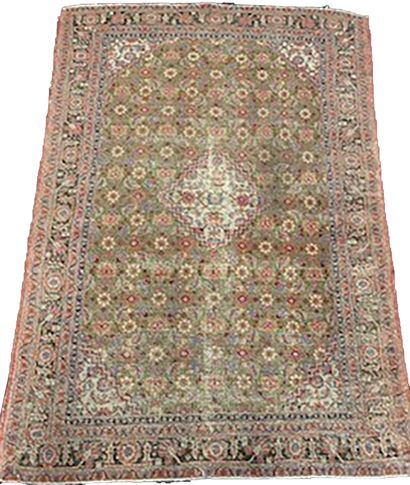 null Ancient Tabriz carpet - Northwestern Iran, late 19th century

Dimensions: 192...