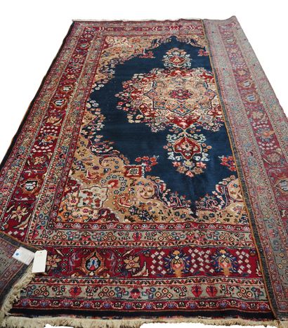 null Important tapis Tabriz - Nord-Ouest de l’Iran, vers 1975

Dimensions : 332 x...