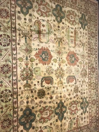 null Important tapis Chobi Agra – Inde, vers 1975

Dimensions : 360 x 240 cm

Caractéristiques...