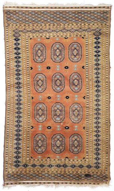 null Moultane rug - Pakistan Bukhara décor, circa 1975 

Dimensions: 152 x 93 cm

Technical...