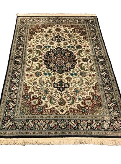 null Fine Egyptian silk carpet, circa 1980

Dimensions: 170 x 130 cm

Technical characteristics:...