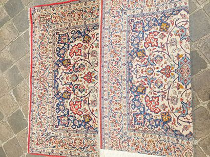 null Fin Tapis Nain Toudech – Iran, vers 1970

Dimensions : 162 x 108 cm

Caractéristiques...