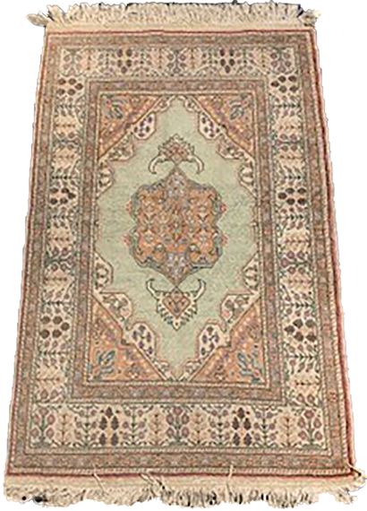 null Silky Kayseri carpet - Turkey, circa 1970

Dimensions: 135 x 87 cm

Technical...