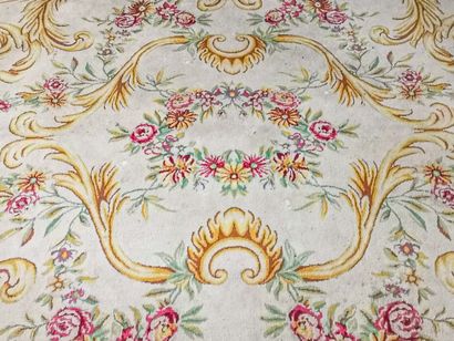 null Important carpet at the point of the Savonnerie - France, mid 20th century 

Dimensions:...