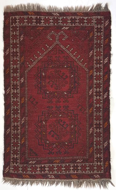 null Ancien tapis Afghan, première partie du XXe siècle 

Dimensions : 113 x 72 cm

Caractéristiques...
