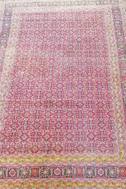 null Very fine Tabriz Carpet - Northwest Iran, circa 1930

Dimensions: 185 x 138...
