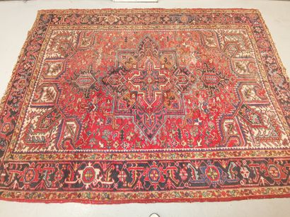null Large Heriz Yoravan carpet - Iran, mid 20th century

Dimensions: 290 x 215 cm

Technical...