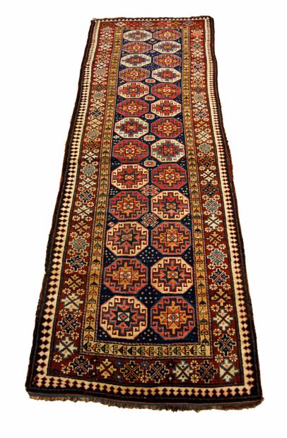 null Carpet old gallery Moghan - Caucasus, end of 19th century

Dimensions: 310 x...