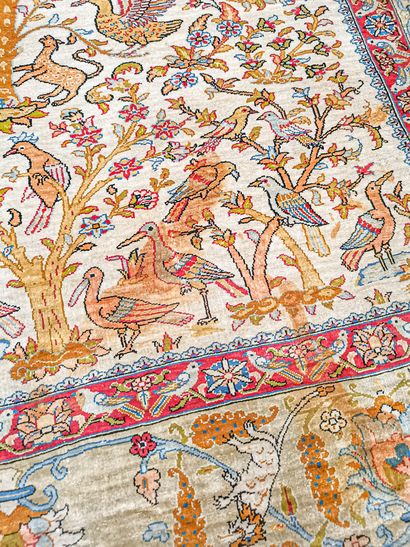 null Fine silk Hereke carpet signed - Turkey, circa 1975/80

Dimensions: 139 x 107...