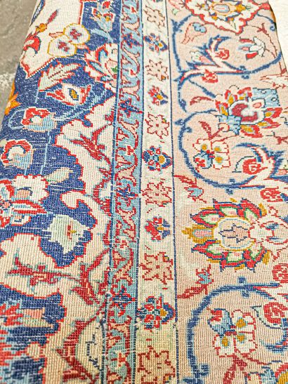 null Fine Toudech Dwarf Carpet - Iran, circa 1970

Dimensions: 162 x 108 cm

Technical...