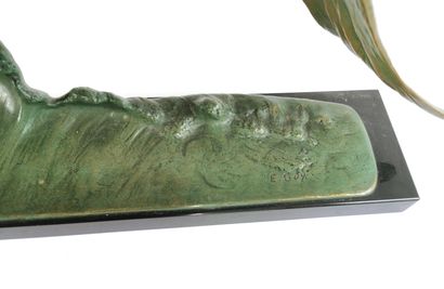 null E. GUY, vers 1930

L'albatros

Bronze Art Déco à patine vert-orangé signé sur...