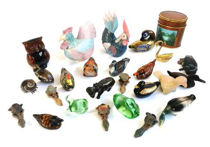 null Collection of animal figurines in wood, bronze, glass, terracotta, porcelain,...