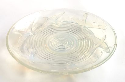 null ART DÉCO

Pressed moulded glass bowl with a stepped circle and birds in flight

Monogrammed...