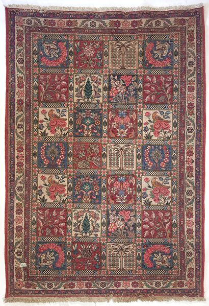 null Large BAKTIAR DJAHAD carpet (Iran), circa 1985

Dimensions : 210 x 130 cm

Technical...