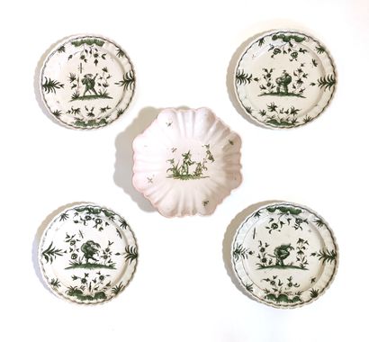 null In the taste of Moustier

Set of four plates and a bowl in tin-glazed earthenware...