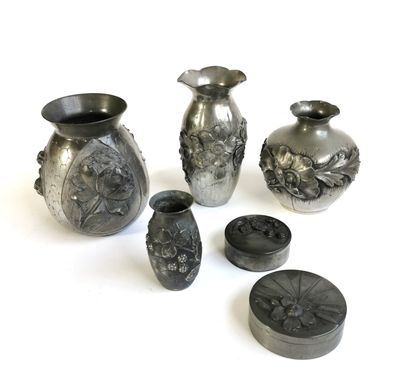 null L. HOUZEAUX 

Pewter lot with flowers decoration, including four vases and two...
