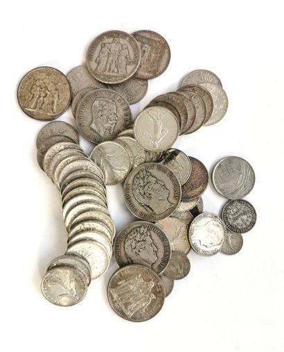 null Lot de pièces en argent comprenant : 

- trente-cinq pièces 5 francs semeuse

-...
