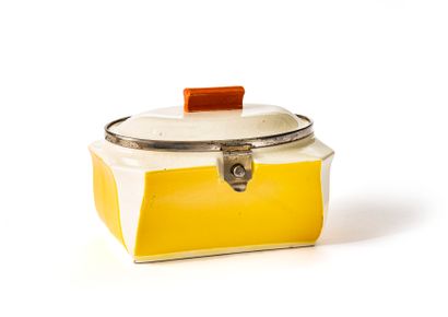 null Cracked tin-glazed earthenware box of quadrangular shape, the lid circled with...