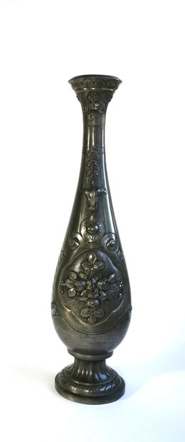 null André VILLIEN (active at the beginning of the 20th century)

High pewter vase...