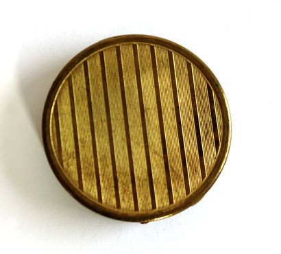 null Ceylania - (1920's)

Bag poudrier in stamped brass in the shape of a disc, with...