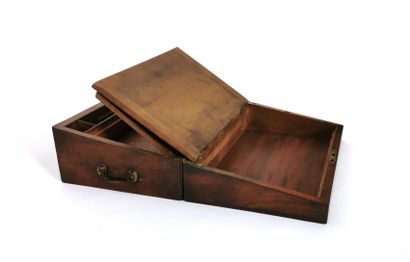 null Mahogany traveller's writing case; its whistle opening allows to develop the...