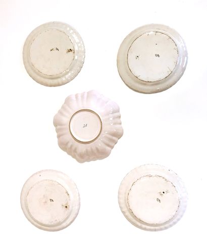 null In the taste of Moustier

Set of four plates and a bowl in tin-glazed earthenware...