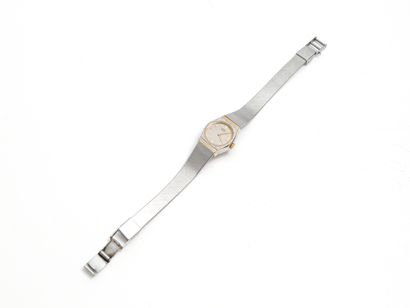 null SEIKO 

Ladies' all-steel brushed bracelet watch, articulated soft bracelet,...