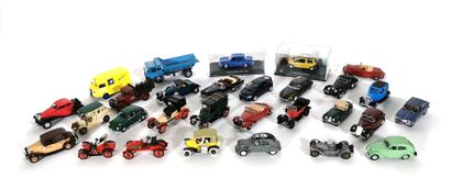 null *DIVERS MARQUES dont HERGÉ

Ensemble de vingt-neuf véhicules miniatures divers...