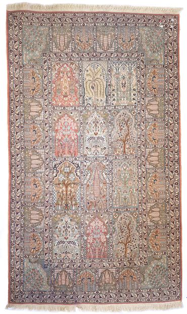 null Fine Kashmir silk carpet - India, circa 1975

Dimensions : 225 x 139 cm 

Technical...