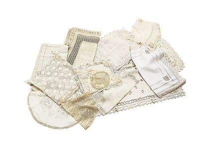 null Set of lace, embroidery and macramé including doilies, coasters, centerpieces,...