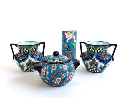 null LONGWY

Enameled earthenware lot including : 

- A pair of vases with handles,...