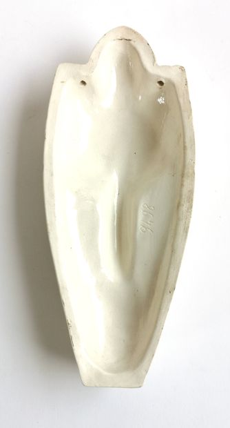 null ART DÉCO

Masque africain en faïence à couverte craquelée

H. 28,5 cm