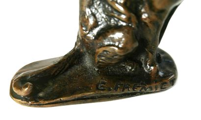 null After Emmanuel FREMIET (1824-1910)

Cat at the toilet

Bronze with brown patina...