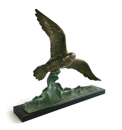 null E. GUY, vers 1930

L'albatros

Bronze Art Déco à patine vert-orangé signé sur...