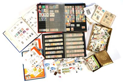 null Lot de timbre-poste France et Monde comprenant trois albums et un petit, timbres...