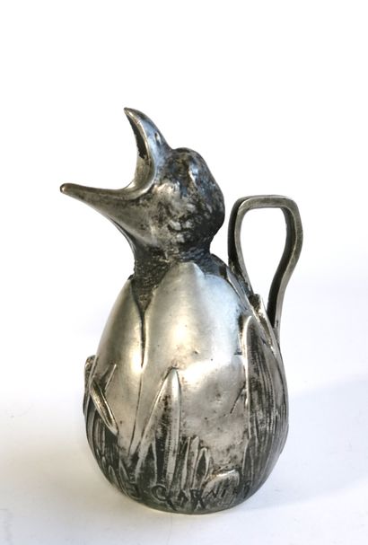 null Jean GARNIER (1853-1910)

Curious zoomorphic pewter jug showing a chick emerging...