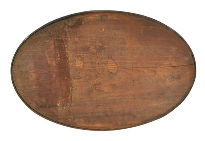 null VIETNAM, 19th century 

Oval wooden tray inlaid with mother-of-pearl, decorated...