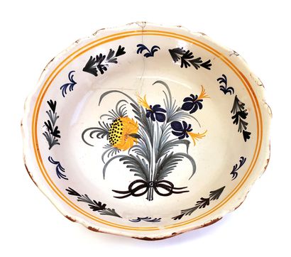 null NEVERS

Tanniferous earthenware bowl decorated with a flowery bouquet surrounded...
