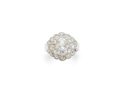 null 18K (750 thousandths) white gold dome ring paved with round old-cut diamonds...