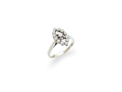 null Ring marquise in white gold 18K (750 thousandths) decorated in its center of...