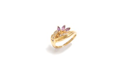 null Yellow gold ring 18K (750 thousandths) set with three amethysts navette facettées...