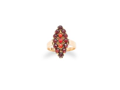 null Ring in 18K yellow gold (750 thousandths) paved with rose-cut garnets

TDD :...