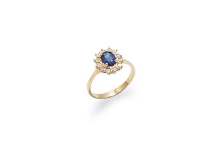 null Daisy ring in 18 K yellow gold (750 thousandths), set with an oval faceted sapphire...